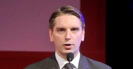 "Tomasz Lis na żywo": stracił widzów, hitem debata o krzyżu