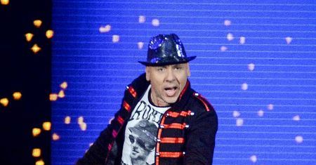 "Tylko taniec": Zwariowany mechanik samochodowy tańczy disco na scenie programu!
