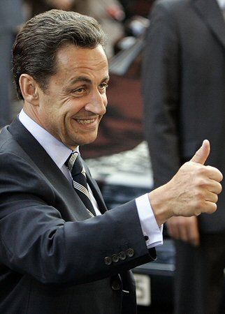 Sondaż: Sarkozy przed Royal