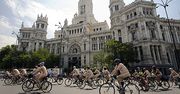 Kilkuset gołych rowerzystów w centrum Madrytu