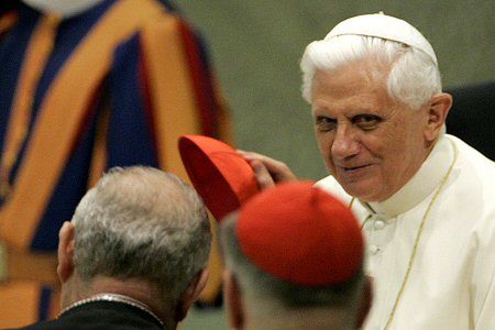 Benedykt XVI zmienił zasady wyboru papieża