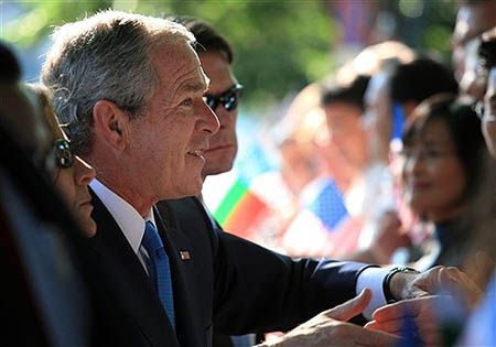 Prezydent Bush uznaje niepodległe Kosowo