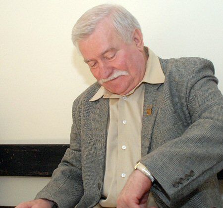 Lech Wałęsa nie krytykował pomysłu budowy pomnika ofiar komunizmu