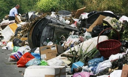 Wielkie sprzątanie tysięcy ton śmieci z ulic Neapolu