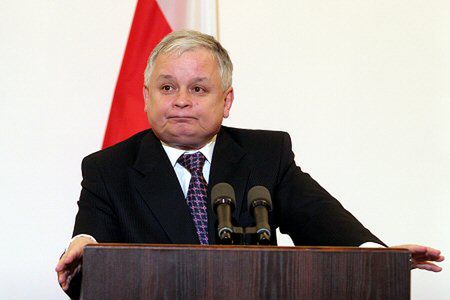 Prezydent: Oleksy pokazał różnice między III a IV RP