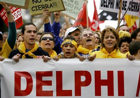 Protesty przeciwko zamknięciu fabryki Delphi w Hiszpanii