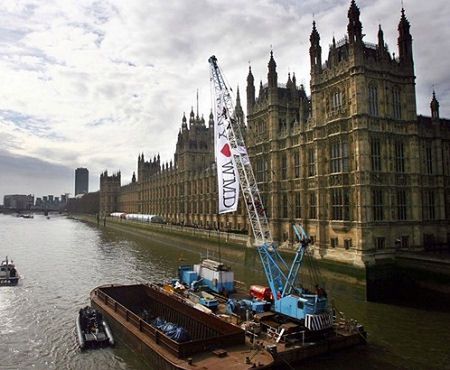Greenpeace protestuje przeciwko modernizacji brytyjskiej broni atomowej