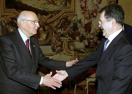 Prezydent Włoch wstrzymał się z dymisją Prodiego