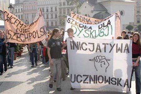 200 uczniów protestowało przeciwko Giertychowi