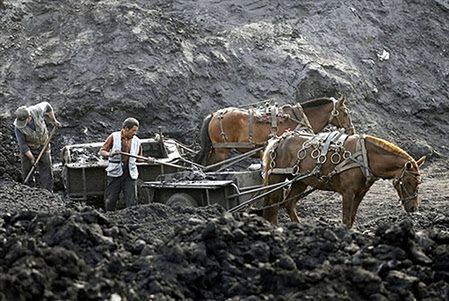 Wybuch w chińskiej kopalni pogrzebał 13 górników