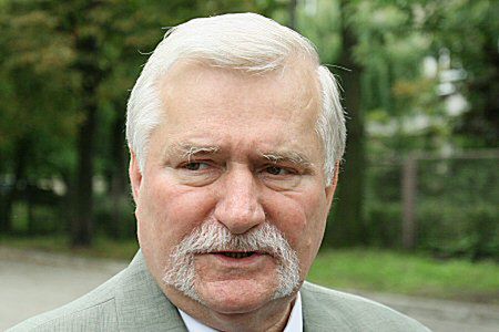 Wałęsa: Grass chce lepiej sprzedać swoją książkę
