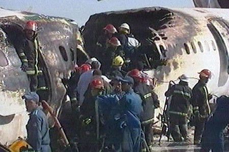 30 osób zginęło w pożarze samolotu w Iranie