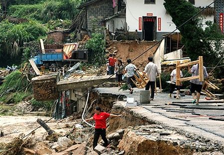 25 ofiar śmiertelnych tajfunu w Chinach