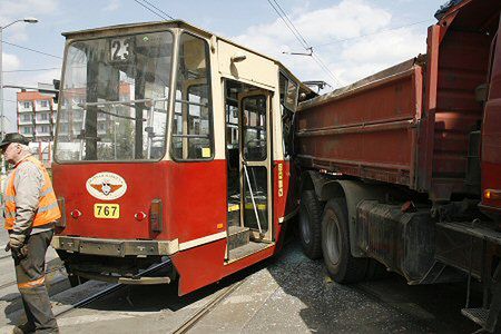 Dwa wypadki tramwajowe na Śląsku, są ranni
