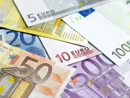 Wprowadzenie euro możliwe bez zmiany konstytucji?