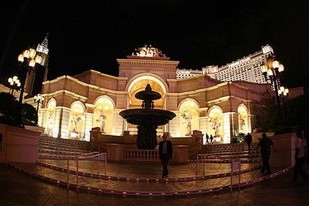 Pożar na dachu hotelu-kasyna w Las Vegas