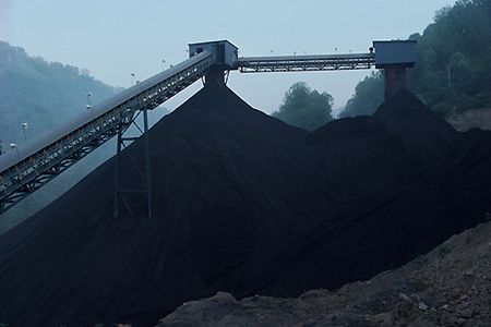 "Economist" krytykuje Polskę za stawianie na węgiel