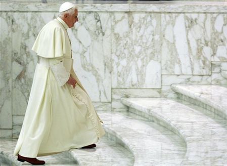 Benedykt XVI: papież nie może narzucić wiary