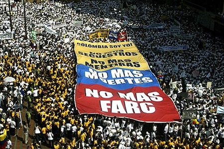 Masowe demonstracje Kolumbijczyków przeciwko FARC