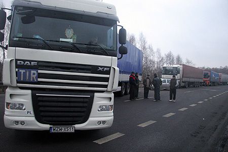 Kierowcy tirów: w poniedziałek zablokujemy Warszawę