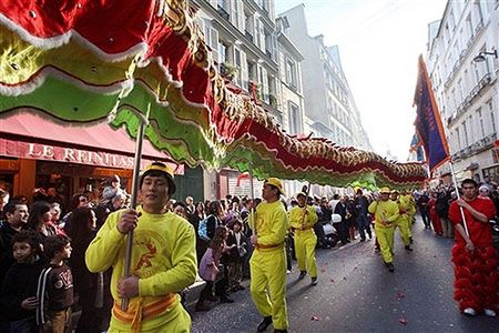 Na paryskich ulicach Chińczycy witają Nowy Rok
