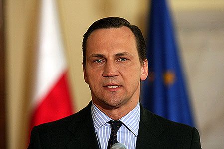 Sikorski: partnerzy z UE "odradzają" Polsce referendum