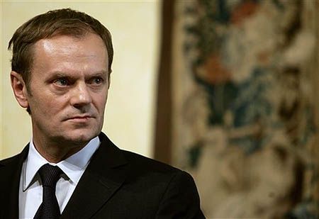 Tusk: uczciwe spojrzenie na Katyń to problem Rosji