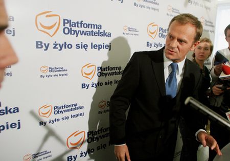 Sondaż: Tusk przegra obie debaty
