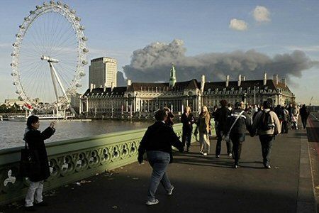 Gigantyczny pożar w Londynie, miasto spowite dymem