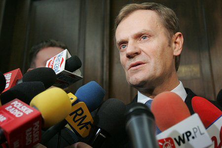 Tusk: Sikorski kandydatem na szefa MSZ - uwagi premiera niestosowne