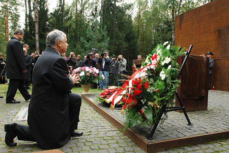 Prezydent w Katyniu: pamiętajmy o przeszłości