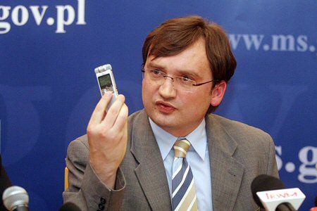 Polacy jak Ziobro: inwestują w dyktafony