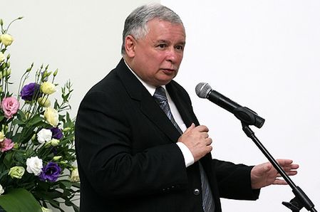 Rok rządu J. Kaczyńskiego w ocenie koalicji i opozycji
