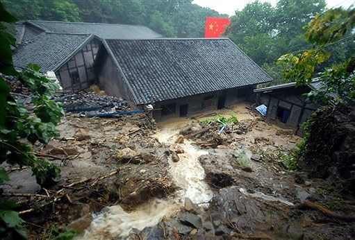 150 ofiar powodzi i osunięć ziemi w Chinach