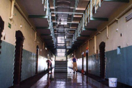 21-latek zgwałcony w więziennej celi