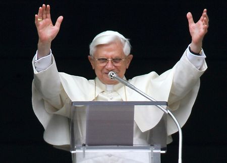 Benedykt XVI zaprasza wiernych na procesję w Boże Ciało