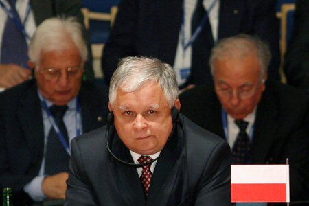 Polacy: premier źle wywiązuje się z obowiązków
