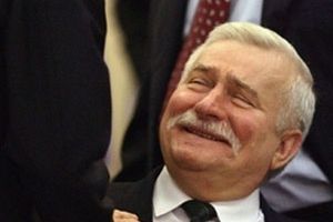 Wałęsa nie musi przepraszać za "psycholi od Rydzyka"