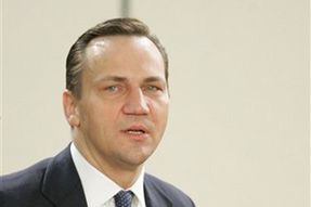 Radosław Sikorski "czyści" ambasady