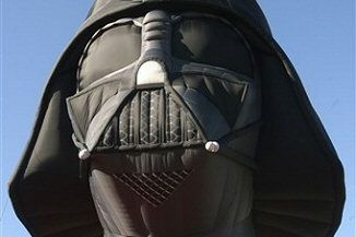 Lord Vader unosił się nad Brukselą