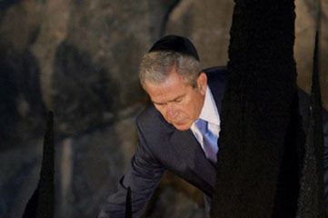 Bush: powinniśmy byli zbombardować Auschwitz