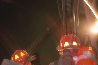 Pożar hipermarketu M1 w Zabrzu; akcja ratownicza trwa