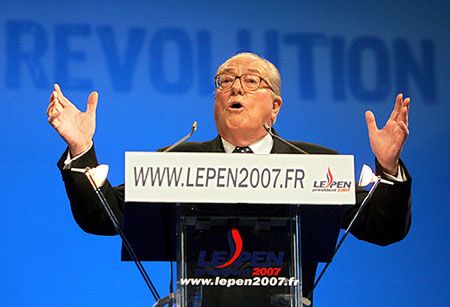 Czy Francuzów czeka powtórka z pierwszej tury wyborów w 2002 roku?