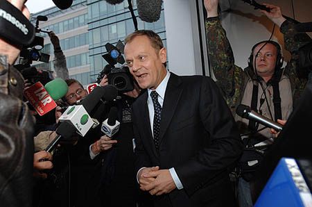 Tusk: niech partie zobowiążą się nie ruszać aborcji