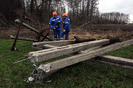 Wichury szaleją, tysiące ludzi bez prądu