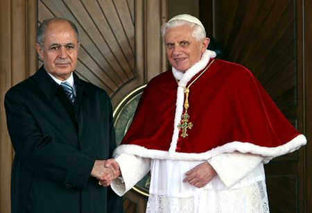 Papież apeluje o dialog i wolność religii w Turcji
