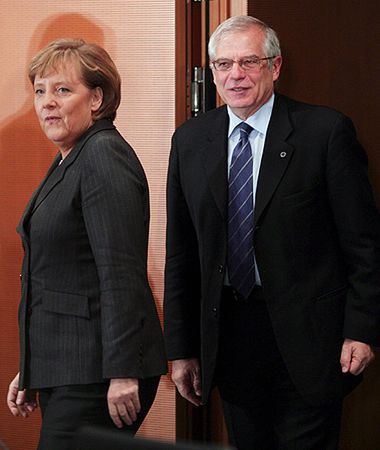 Borrell popiera Merkel w sprawie konstytucji UE