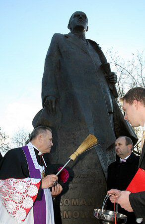 Odsłonięto pomnik Romana Dmowskiego