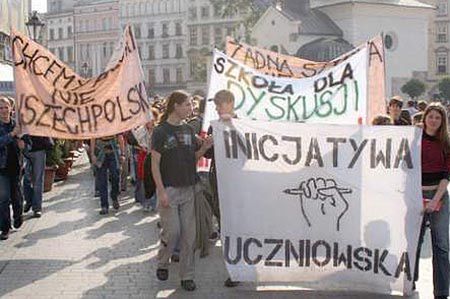 200 uczniów protestowało przeciwko Giertychowi