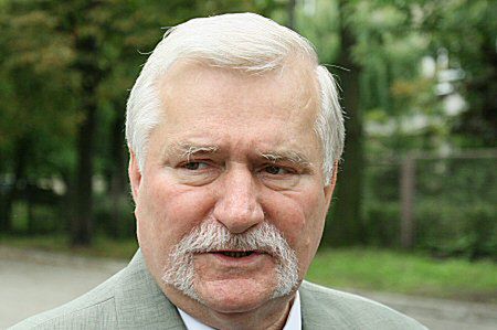 Wałęsa: Grass chce lepiej sprzedać swoją książkę
